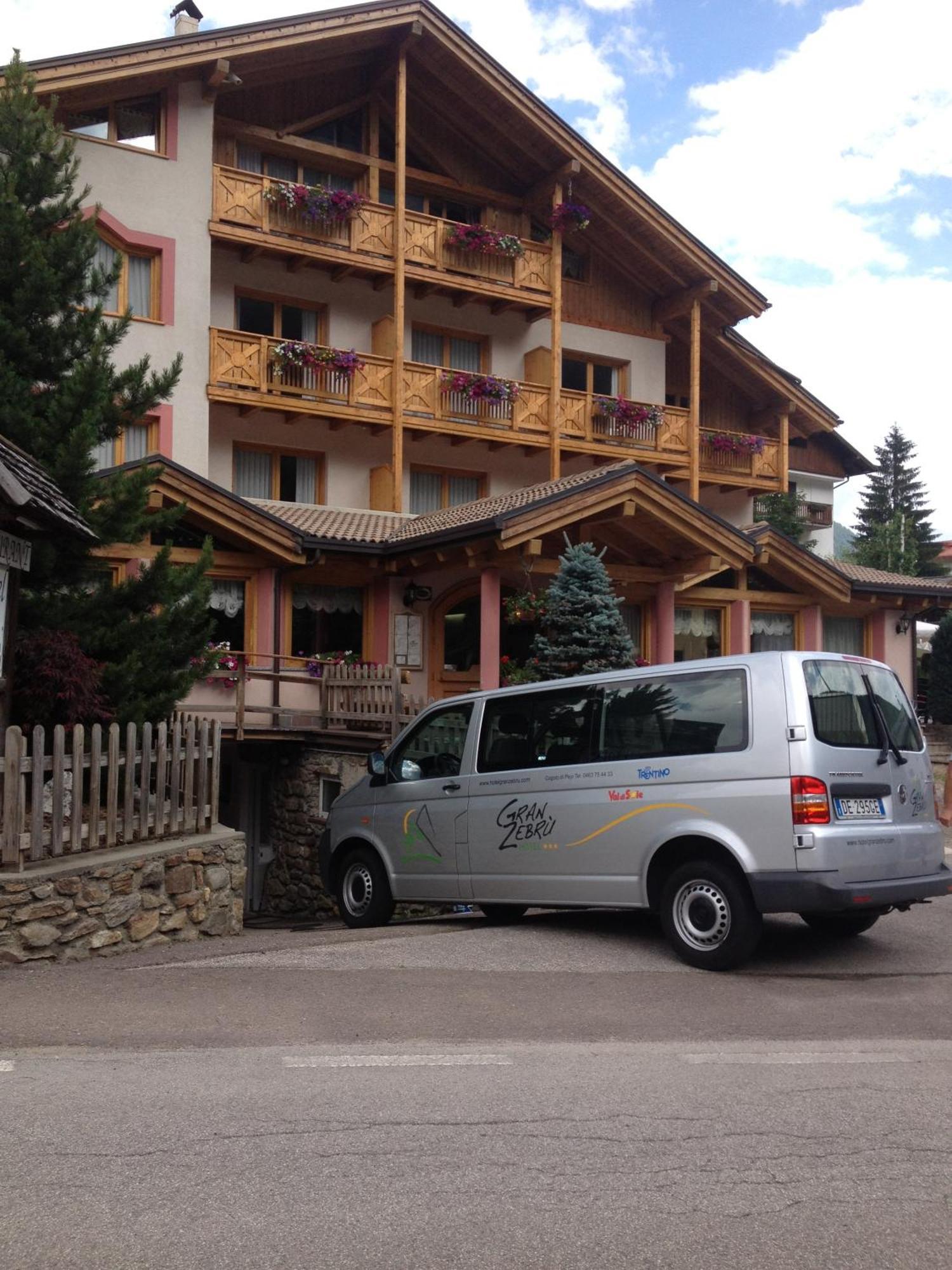Active Hotel Gran Zebru' Cogolo Exteriör bild